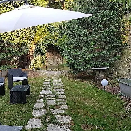 In Sleeps 6 *