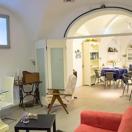 Apartment In Sleeps 6 Finale Ligure