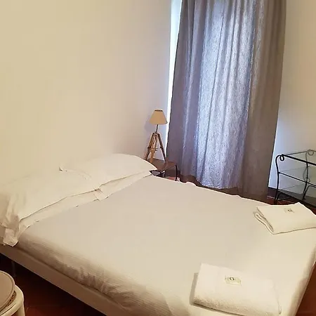 Apartment In Sleeps 6 *