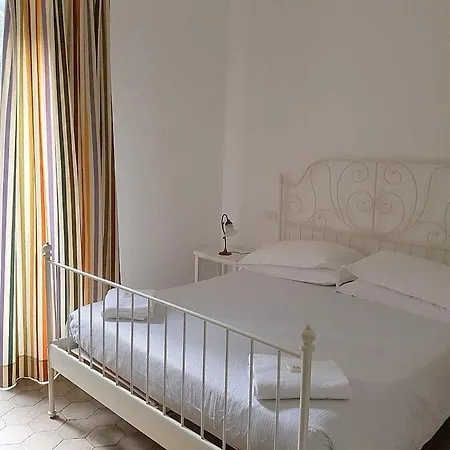 In Sleeps 6 Apartment