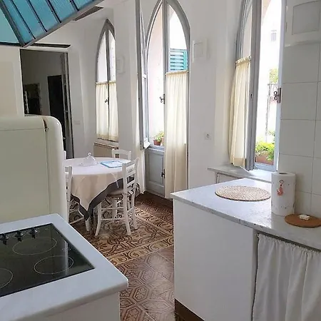 Apartment In Sleeps 6